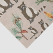 Niedliches Raccoon im Pinienwaldmuster Seidenpapier (Ausschnitt)