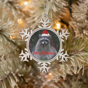 Niedliches Raccoon mit roter Weihnachtsmannmütze Schneeflocken Zinn-Ornament