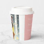 Niedliches Racon Girl pink-sandfarbenes Winteroutf Pappbecher (Links)