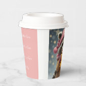 Niedliches Racon Girl pink-sandfarbenes Winteroutf Pappbecher (Rechts)