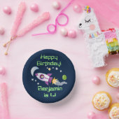 Niedliches Raketenschiff zur Darstellung des Carto Pappteller (Party)