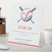 Niedliches Red Baseball Bat Birthday Custom Party Sockelschild (In Situ)