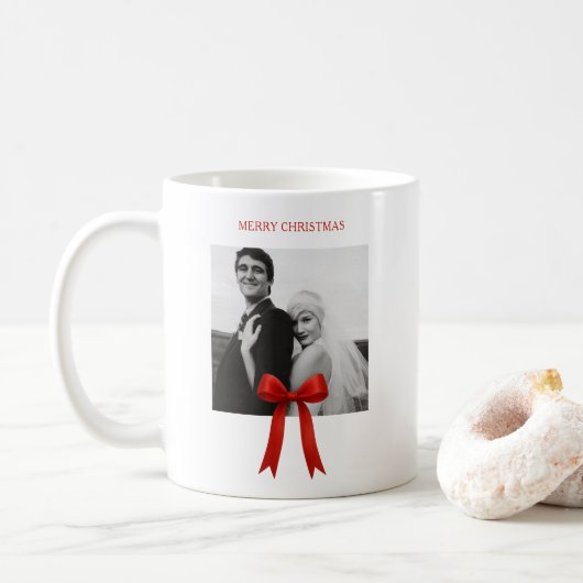 Niedliches Red Bow Foto Frohe Weihnachten Kaffeetasse (Mit Donut)