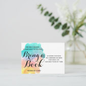 Niedliches Regenbogenfarbbaby bringt eine Buchkart Begleitkarte (Stehend Vorderseite)