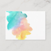 Niedliches Regenbogenfarbbaby bringt eine Buchkart Begleitkarte (Rückseite)