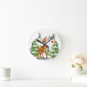 Niedliches Ren im Schnee Runde Wanduhr (Zuhause)