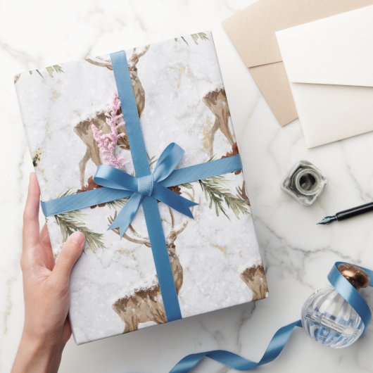 Niedliches Rentiermuster mit Tannenzweig und Pinec Geschenkpapier (Schenken)