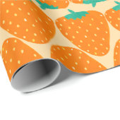 Niedliches Retro-Erdbeermuster in Orange und Green Geschenkpapier (Rolleneckpunkt)