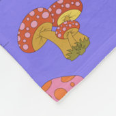 Niedliches Retro-Hippie-Pilzmuster im Lila Fleecedecke (Ecke)