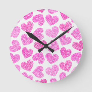 Niedliches rosa doodled Herz Valentinstag Muster Runde Wanduhr
