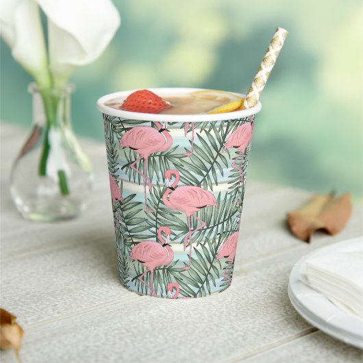 Niedliches rosa Flamingoes Palm Leafs Art Pattern Pappbecher (In Situ)