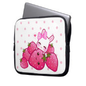 Niedliches rosa Häschen mit kawaii Erdbeeren Laptopschutzhülle (Vorderseite Links)