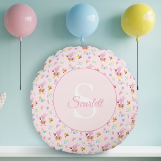 Niedliches rosa Hasengartenmuster Monogramm Rundes Kissen