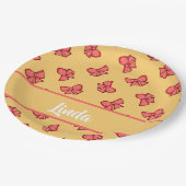Niedliches rosa Knickmuster Pappteller (Schrägansicht)