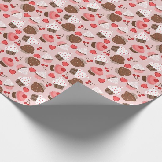 Niedliches rosa Kuchen-, Herz-und Kirschmuster Geschenkpapier (Ecke)