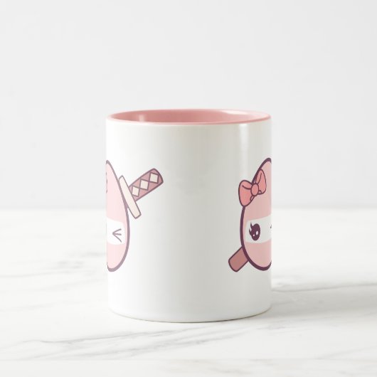 Niedliches rosa Ninja Ei mit einem Katana Zweifarbige Tasse (Mittel)