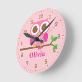 Niedliches rosa Owl auf der Mauermauer Runde Wanduhr (Winkel)