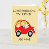 Niedliches rotes Auto hat die Fahrprüfung bestande Karte (Gelbe Blume)