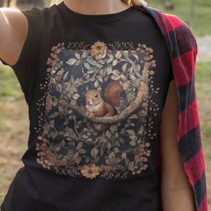 Niedliches rotes Eichhörnchen in einem Wald im Sti T-Shirt