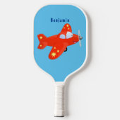 Niedliches rotes Flugzeug mit Cartoon Pickleball Schläger (Rückseite)
