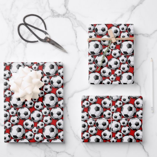 niedliches rotes Fußballsportmuster Geschenkpapier Set (Vorderseite)