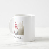Niedliches Rotes Gnome und Dorfhaus | Name Weihnac Kaffeetasse (Vorderseite Links)