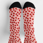 Niedliches rotes Herz auf rosa Socken (Oben)