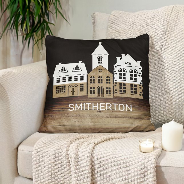 Niedliches Rustikales Bauerndorf Schwarz-weiß Burl Kissen (Brown, black, and white rustic country village decorator pillow personalized with your name.)