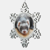 Niedliches Sable Ferret Schneeflocken Zinn-Ornament (Rechts)