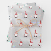 Niedliches Santa Gnome Muster Funkelnd Weißes Silb Geschenkpapier Set (Beispiel)