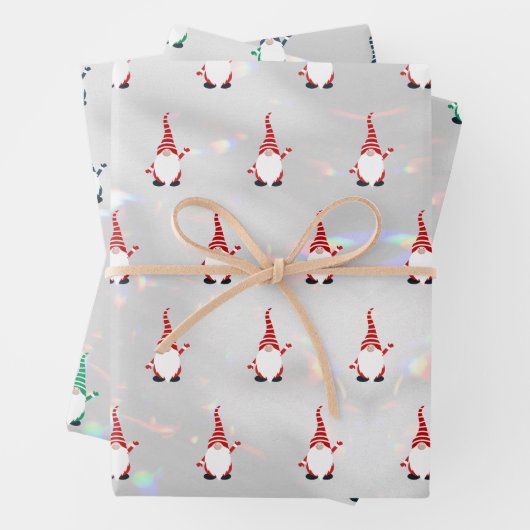 Niedliches Santa Gnome Muster Funkelnd Weißes Silb Geschenkpapier Set (Beispiel)