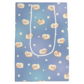 Niedliches Schafmuster auf blauem Muster Mittlere Geschenktüte (Rückseite)