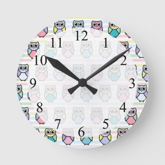 Niedliches Schälmuster Runde Wanduhr (Vorderseite)