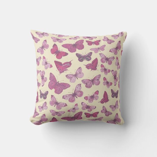 Niedliches Schmetterlingsmuster auf Beige Kissen (Vorderseite)