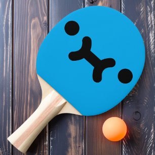 Niedliches Schmollgesicht Blaues Ping-Pong-Schläge Tischtennis Schläger