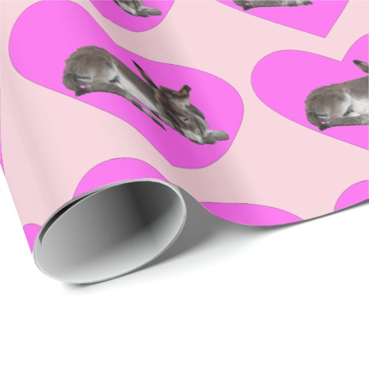 Niedliches Schokoladenaffenfohlen, das rosa Herz s Geschenkpapier (Rolleneckpunkt)