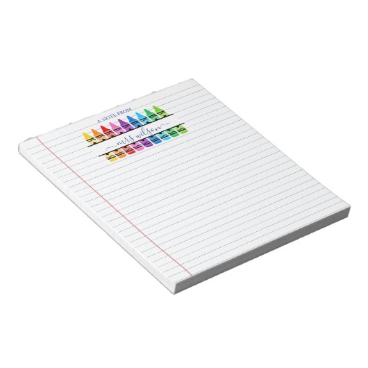 Niedliches Schulbuch mit einem Hinweis des Lehrers Notizblock (angewinkelt)