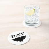 Niedliches Schwarz-Weiß-Bat Halloween Runder Pappuntersetzer (Vor Ort)