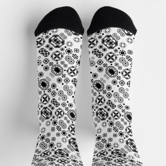 Niedliches Schwarz-weißes arabesque Dekormuster Socken (Oben)