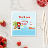 Niedliches Schwarzes Haar Piratenmädchen in Rot Ge Serviette (Beispiel)