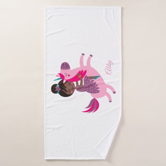 Niedliches Schwarzes Haar Reiten auf einem Einhorn Badehandtuch (Badehandtuch)