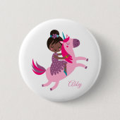 Niedliches Schwarzes Haar Reiten auf einem Einhorn Button (Vorderseite)