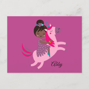 Niedliches Schwarzes Haar Reiten auf einem Einhorn Postkarte