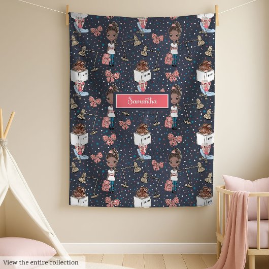 Niedliches schwarzes Hautmädchen zurück zur Schuld Fleecedecke