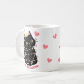 Niedliches schwarzes Kätzchen in Katzenkatastrophe Kaffeetasse (Vorderseite Links)
