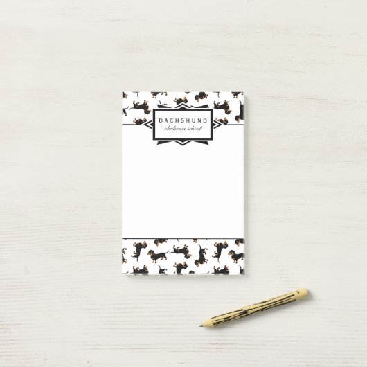 Niedliches Schwarzes und Post-it Klebezettel (Auf Schreibtisch)