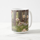 Niedliches Schwein im Blumengarten Kaffeetasse (VorderseiteRechts)