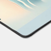 Niedliches Schwein in Polka Dot Swimsuit am Strand Schreibtischunterlage (Ecke)