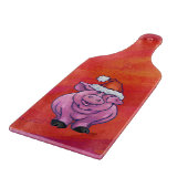 Niedliches Schwein in Weihnachtsmannmütze auf Rot Schneidebrett (Ecke)