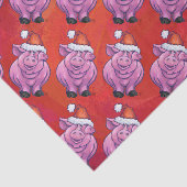 Niedliches Schwein in Weihnachtsmannmütze auf Rot Seidenpapier (Ausschnitt)